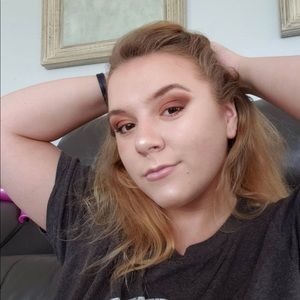 Meet your Posher, Carlee